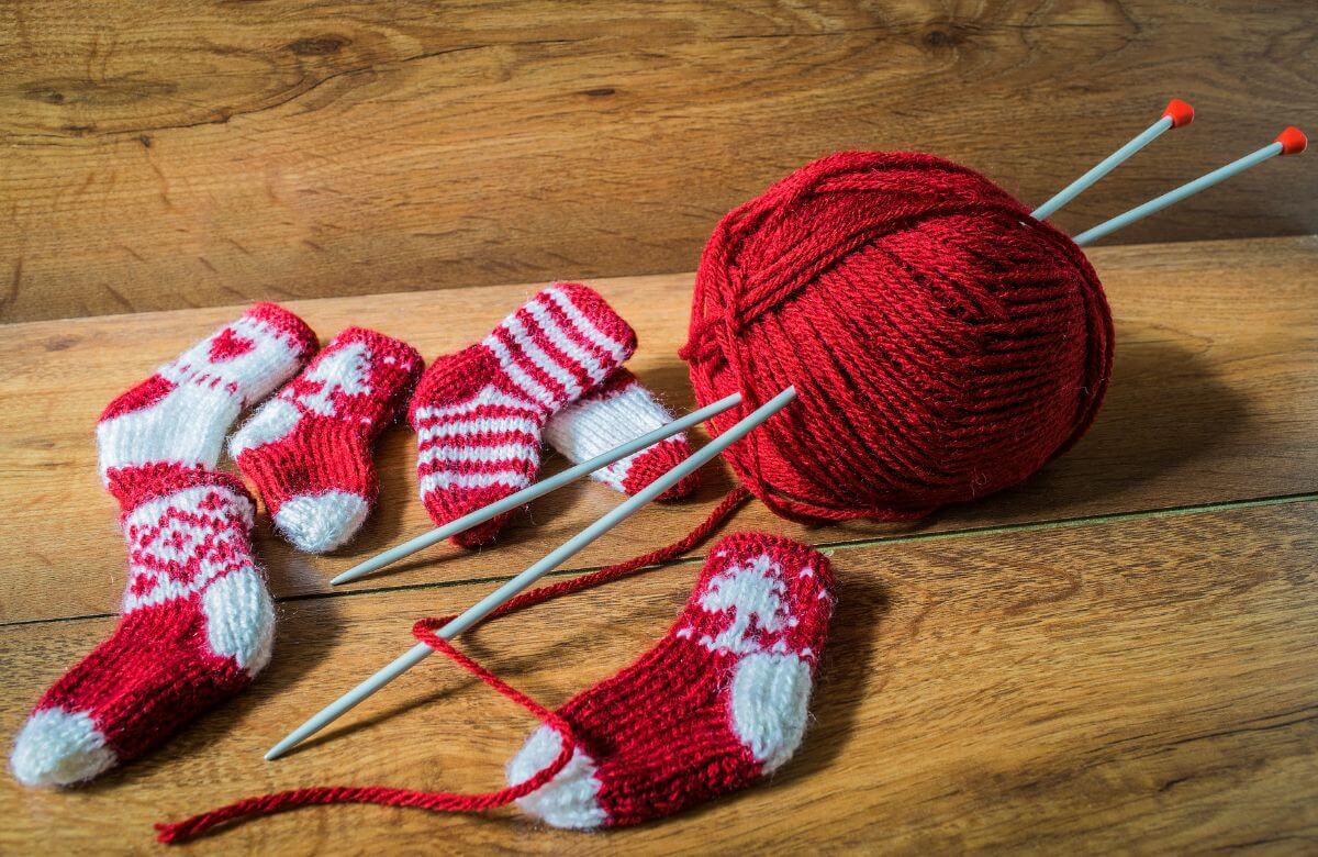 is knitting socks hard